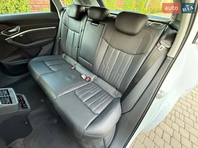 Белый Ауди E-Tron, объемом двигателя 0 л и пробегом 198 тыс. км за 27400 $, фото 42 на Automoto.ua