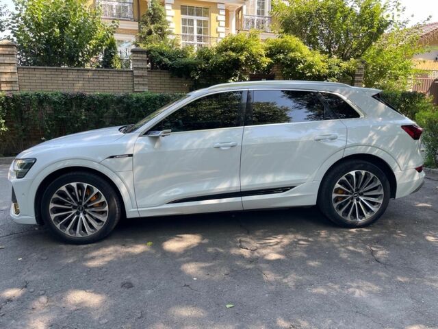 Белый Ауди E-Tron, объемом двигателя 0 л и пробегом 93 тыс. км за 31440 $, фото 4 на Automoto.ua