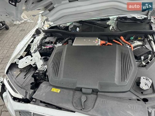 Белый Ауди E-Tron, объемом двигателя 0 л и пробегом 40 тыс. км за 13200 $, фото 9 на Automoto.ua