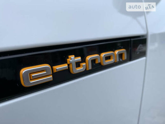 Білий Ауді E-Tron, об'ємом двигуна 0 л та пробігом 19 тис. км за 56000 $, фото 25 на Automoto.ua