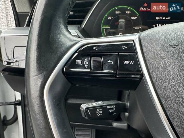 Белый Ауди E-Tron, объемом двигателя 0 л и пробегом 145 тыс. км за 22800 $, фото 57 на Automoto.ua