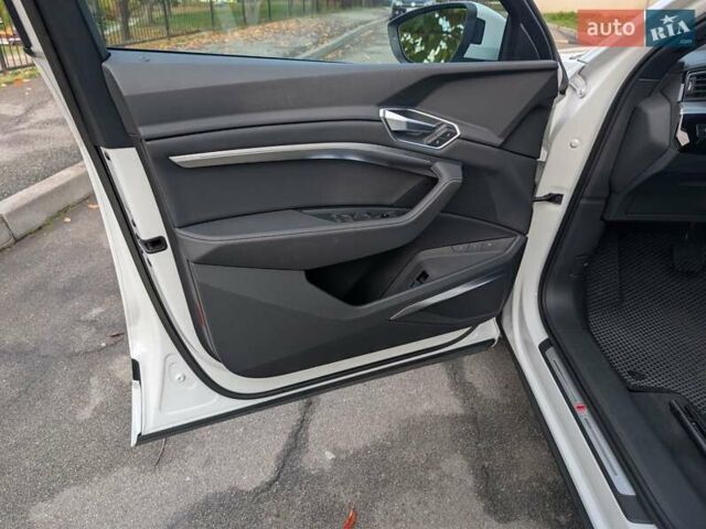 Ауді E-Tron 2020 у Чернівцях на Automoto.ua Білий Ауді E-Tron, об'ємом двигуна 0 л та пробігом 291 тис. км за 27600 $, фото 16 на Automoto.ua