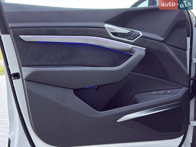 Білий Ауді E-Tron, об'ємом двигуна 0 л та пробігом 89 тис. км за 33500 $, фото 14 на Automoto.ua