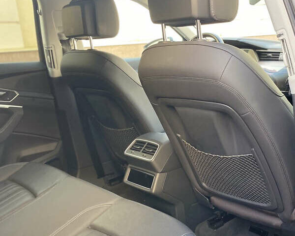 Білий Ауді E-Tron, об'ємом двигуна 0 л та пробігом 56 тис. км за 35900 $, фото 18 на Automoto.ua