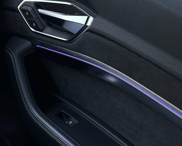 Белый Ауди E-Tron, объемом двигателя 0 л и пробегом 95 тыс. км за 39999 $, фото 5 на Automoto.ua