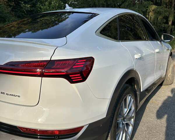 Белый Ауди E-Tron, объемом двигателя 0 л и пробегом 111 тыс. км за 30900 $, фото 8 на Automoto.ua