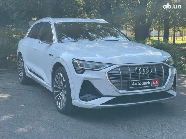 Белый Ауди E-Tron, объемом двигателя 0 л и пробегом 93 тыс. км за 31440 $, фото 2 на Automoto.ua
