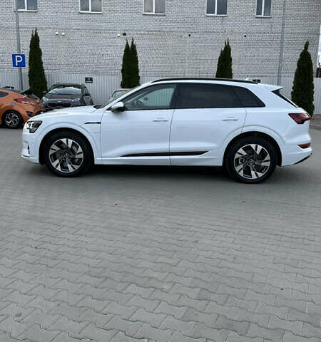 Білий Ауді E-Tron, об'ємом двигуна 0 л та пробігом 15 тис. км за 44000 $, фото 1 на Automoto.ua