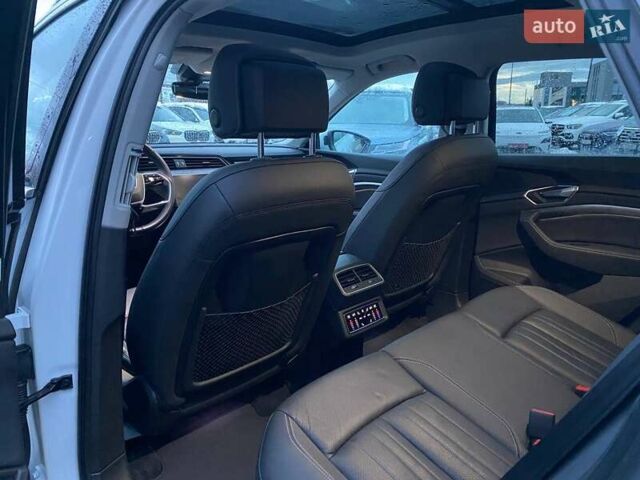 Білий Ауді E-Tron, об'ємом двигуна 0 л та пробігом 55 тис. км за 29400 $, фото 20 на Automoto.ua
