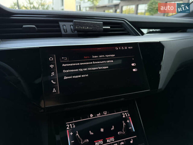 Белый Ауди E-Tron, объемом двигателя 0 л и пробегом 128 тыс. км за 26300 $, фото 30 на Automoto.ua