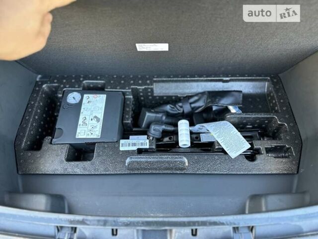 Белый Ауди E-Tron, объемом двигателя 0 л и пробегом 32 тыс. км за 40555 $, фото 8 на Automoto.ua