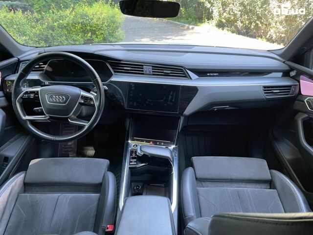 Белый Ауди E-Tron, объемом двигателя 0 л и пробегом 93 тыс. км за 31440 $, фото 24 на Automoto.ua