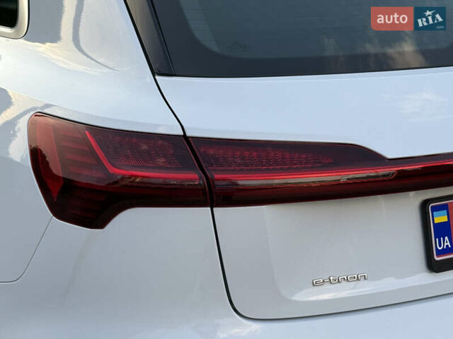 Белый Ауди E-Tron, объемом двигателя 0 л и пробегом 198 тыс. км за 27800 $, фото 80 на Automoto.ua