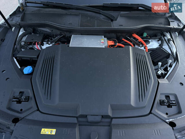 Ауді E-Tron 2020 у Львові на Automoto.ua Білий Ауді E-Tron, об'ємом двигуна 0 л та пробігом 156 тис. км за 29500 $, фото 99 на Automoto.ua