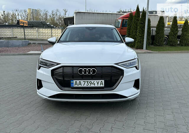 Білий Ауді E-Tron, об'ємом двигуна 0 л та пробігом 15 тис. км за 44000 $, фото 6 на Automoto.ua