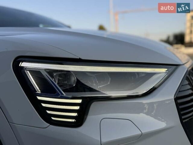 Белый Ауди E-Tron, объемом двигателя 0 л и пробегом 56 тыс. км за 45500 $, фото 9 на Automoto.ua