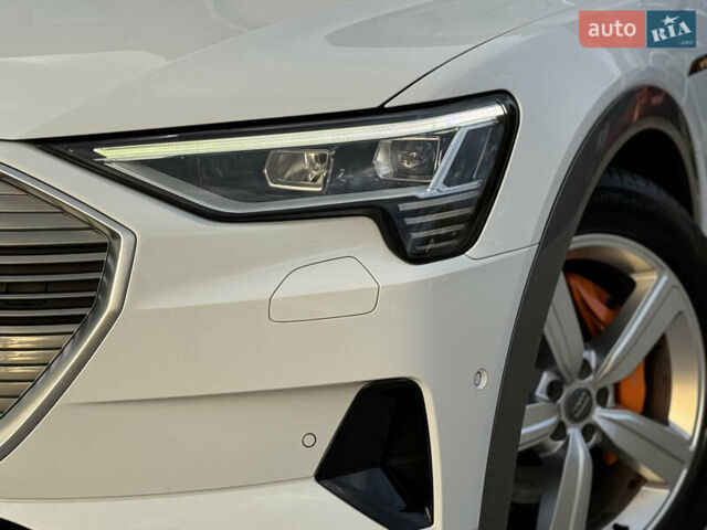 Білий Ауді E-Tron, об'ємом двигуна 0 л та пробігом 98 тис. км за 29700 $, фото 16 на Automoto.ua