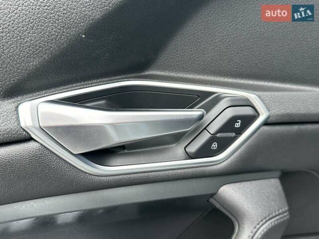 Белый Ауди E-Tron, объемом двигателя 0 л и пробегом 145 тыс. км за 22800 $, фото 43 на Automoto.ua
