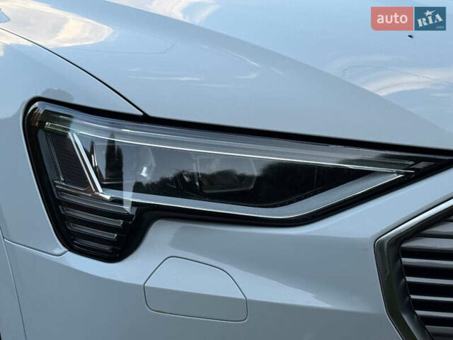 Білий Ауді E-Tron, об'ємом двигуна 0 л та пробігом 198 тис. км за 27400 $, фото 76 на Automoto.ua