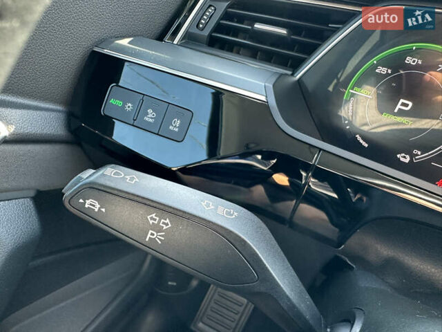 Белый Ауди E-Tron, объемом двигателя 0 л и пробегом 181 тыс. км за 21785 $, фото 15 на Automoto.ua