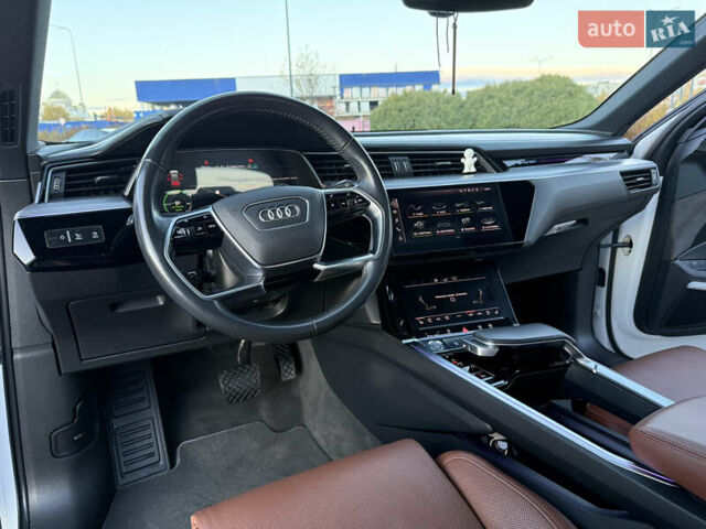 Ауді E-Tron 2020 у Львові на Automoto.ua Білий Ауді E-Tron, об'ємом двигуна 0 л та пробігом 156 тис. км за 29500 $, фото 64 на Automoto.ua