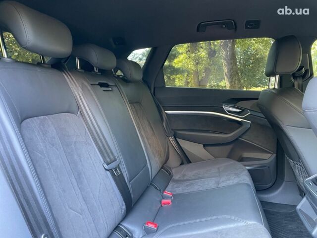 Белый Ауди E-Tron, объемом двигателя 0 л и пробегом 93 тыс. км за 31440 $, фото 23 на Automoto.ua