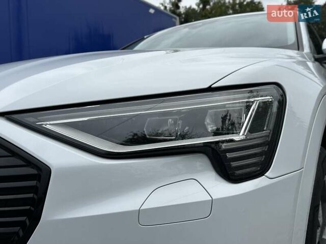 Белый Ауди E-Tron, объемом двигателя 0 л и пробегом 145 тыс. км за 22800 $, фото 7 на Automoto.ua