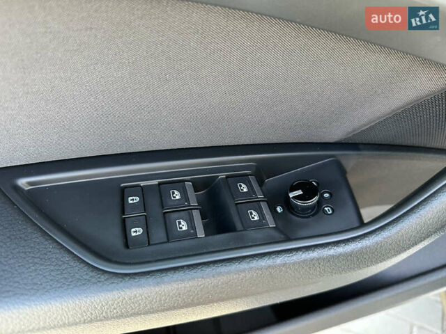Белый Ауди E-Tron, объемом двигателя 0 л и пробегом 181 тыс. км за 21785 $, фото 11 на Automoto.ua