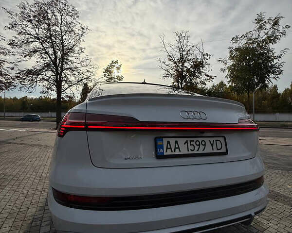 Белый Ауди E-Tron, объемом двигателя 0 л и пробегом 104 тыс. км за 33200 $, фото 53 на Automoto.ua