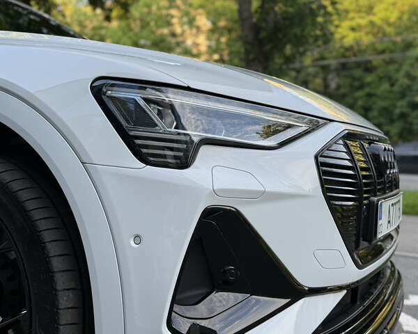 Белый Ауди E-Tron, объемом двигателя 0 л и пробегом 95 тыс. км за 39999 $, фото 28 на Automoto.ua
