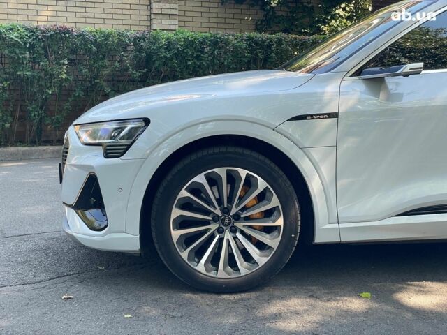 Белый Ауди E-Tron, объемом двигателя 0 л и пробегом 93 тыс. км за 31440 $, фото 3 на Automoto.ua