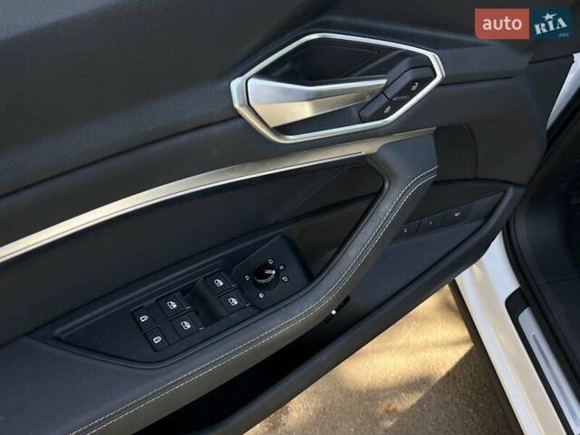 Белый Ауди E-Tron, объемом двигателя 0 л и пробегом 16 тыс. км за 46990 $, фото 31 на Automoto.ua