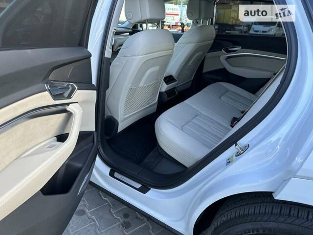 Белый Ауди E-Tron, объемом двигателя 0 л и пробегом 32 тыс. км за 40555 $, фото 28 на Automoto.ua