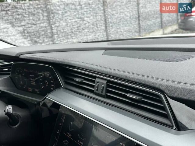 Белый Ауди E-Tron, объемом двигателя 0 л и пробегом 145 тыс. км за 22800 $, фото 70 на Automoto.ua