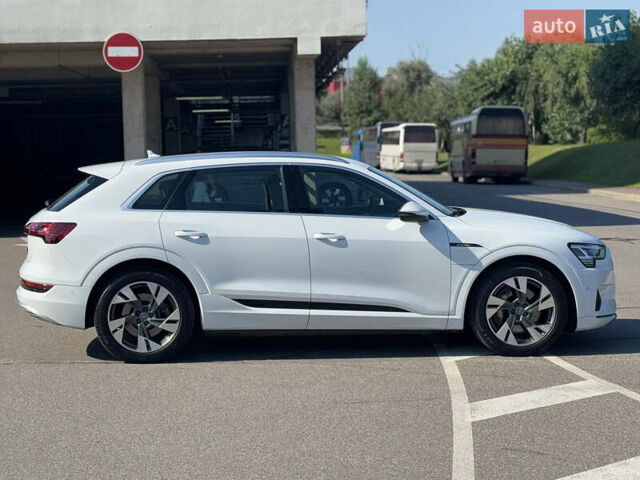 Белый Ауди E-Tron, объемом двигателя 0 л и пробегом 54 тыс. км за 31900 $, фото 4 на Automoto.ua