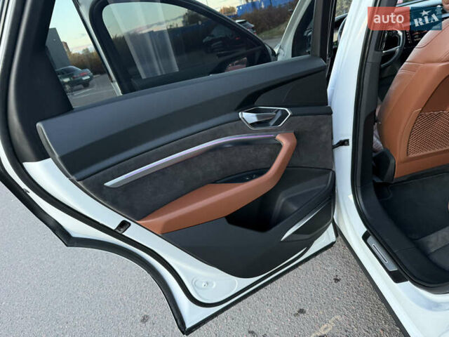 Ауді E-Tron 2020 у Львові на Automoto.ua Білий Ауді E-Tron, об'ємом двигуна 0 л та пробігом 156 тис. км за 29500 $, фото 65 на Automoto.ua