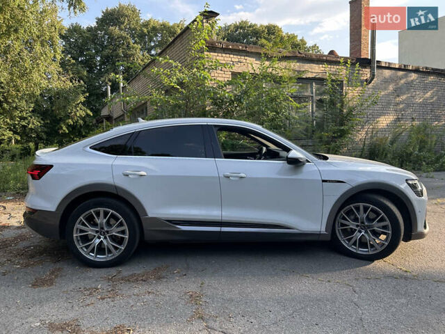 Белый Ауди E-Tron, объемом двигателя 0 л и пробегом 111 тыс. км за 30900 $, фото 15 на Automoto.ua