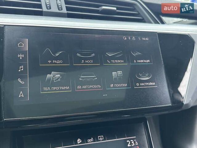 Белый Ауди E-Tron, объемом двигателя 0 л и пробегом 145 тыс. км за 22800 $, фото 68 на Automoto.ua