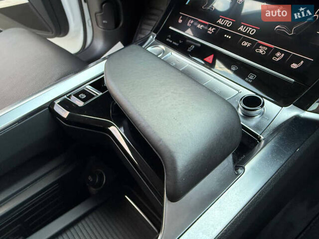 Белый Ауди E-Tron, объемом двигателя 0 л и пробегом 198 тыс. км за 27400 $, фото 66 на Automoto.ua