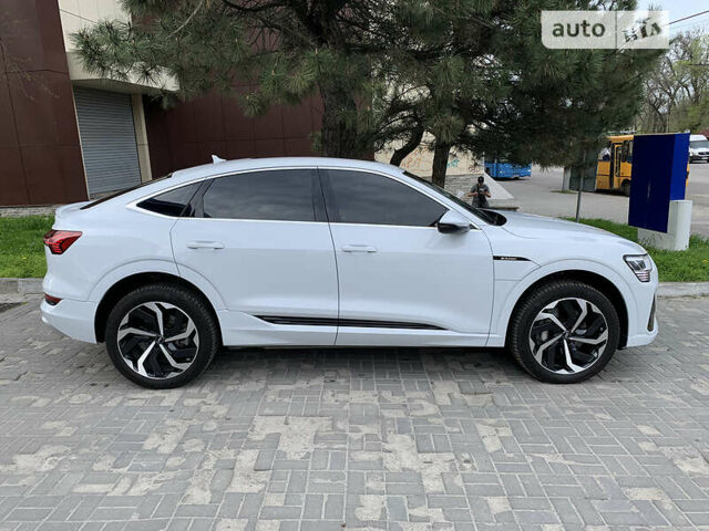 Білий Ауді E-Tron, об'ємом двигуна 0 л та пробігом 19 тис. км за 56000 $, фото 10 на Automoto.ua