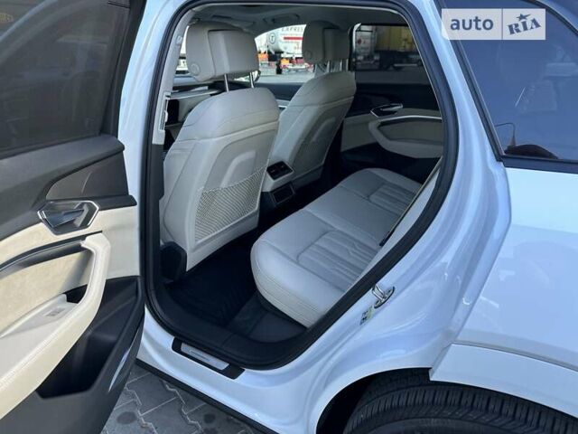 Белый Ауди E-Tron, объемом двигателя 0 л и пробегом 42 тыс. км за 43750 $, фото 23 на Automoto.ua