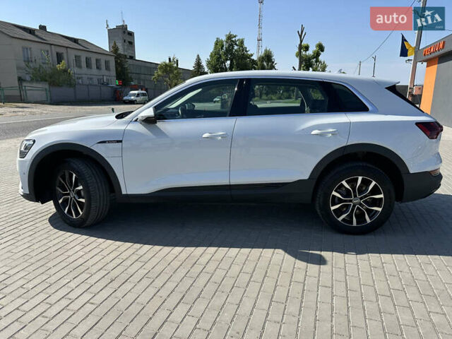 Белый Ауди E-Tron, объемом двигателя 0 л и пробегом 181 тыс. км за 21785 $, фото 76 на Automoto.ua