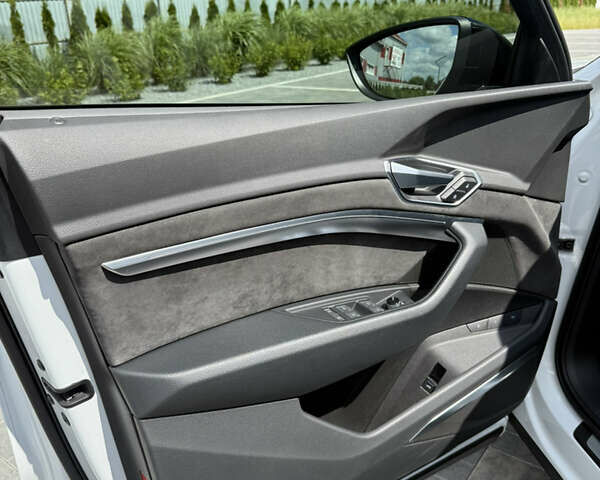 Белый Ауди E-Tron, объемом двигателя 0 л и пробегом 48 тыс. км за 41800 $, фото 9 на Automoto.ua