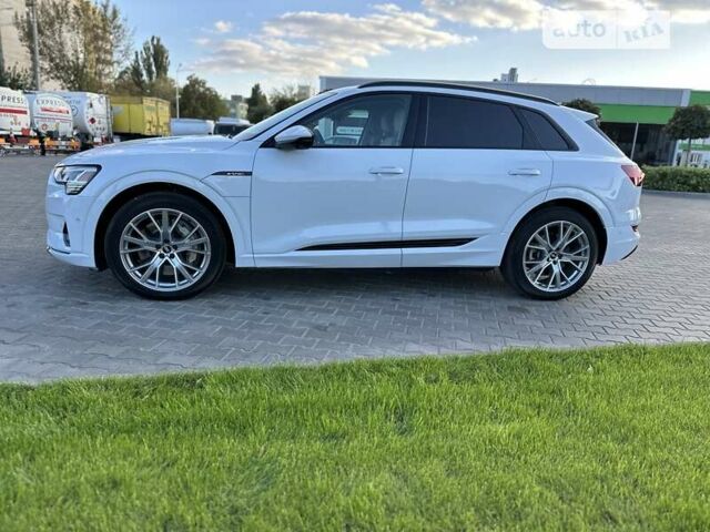Белый Ауди E-Tron, объемом двигателя 0 л и пробегом 42 тыс. км за 43750 $, фото 37 на Automoto.ua