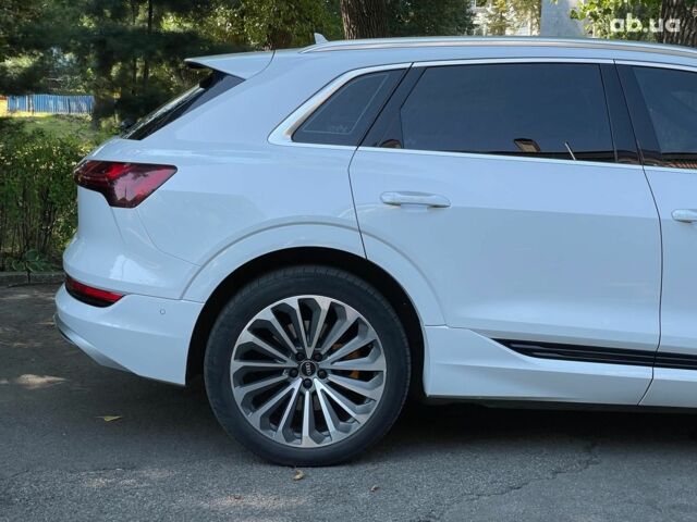 Белый Ауди E-Tron, объемом двигателя 0 л и пробегом 93 тыс. км за 31440 $, фото 8 на Automoto.ua