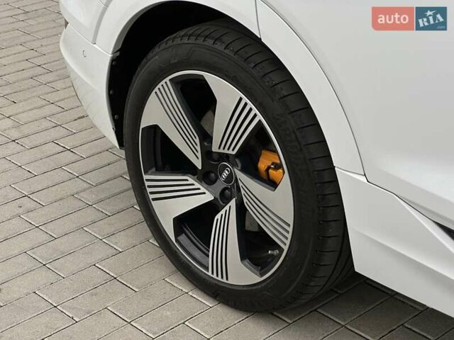 Белый Ауди E-Tron, объемом двигателя 0 л и пробегом 100 тыс. км за 36500 $, фото 11 на Automoto.ua