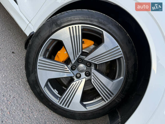 Ауді E-Tron 2020 у Львові на Automoto.ua Білий Ауді E-Tron, об'ємом двигуна 0 л та пробігом 156 тис. км за 29500 $, фото 10 на Automoto.ua