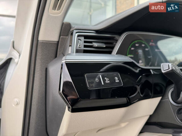 Білий Ауді E-Tron, об'ємом двигуна 0 л та пробігом 98 тис. км за 29700 $, фото 70 на Automoto.ua
