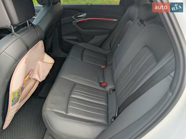 Ауді E-Tron 2020 у Чернівцях на Automoto.ua Білий Ауді E-Tron, об'ємом двигуна 0 л та пробігом 291 тис. км за 27600 $, фото 21 на Automoto.ua