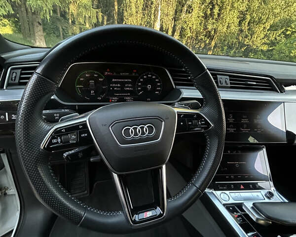 Белый Ауди E-Tron, объемом двигателя 0 л и пробегом 111 тыс. км за 30900 $, фото 23 на Automoto.ua